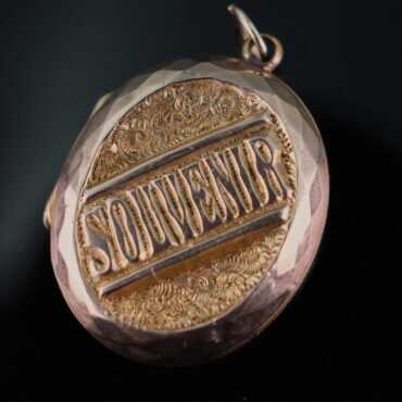 Antique Souvenir Locket Gold Locket 9ct Back & Front Remembrance Locket 1