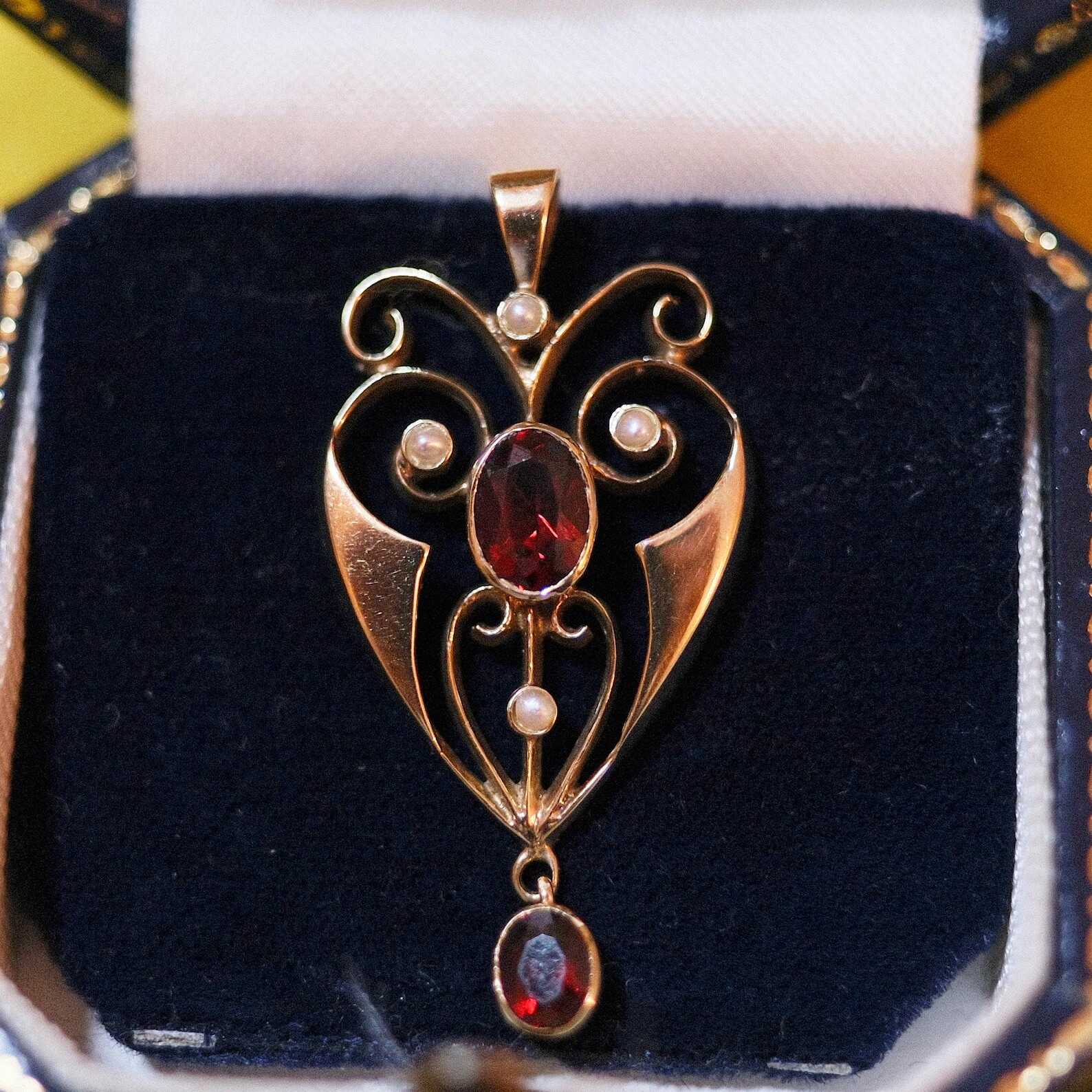 Gold Pendant with Garnets And Seed Pearls 6